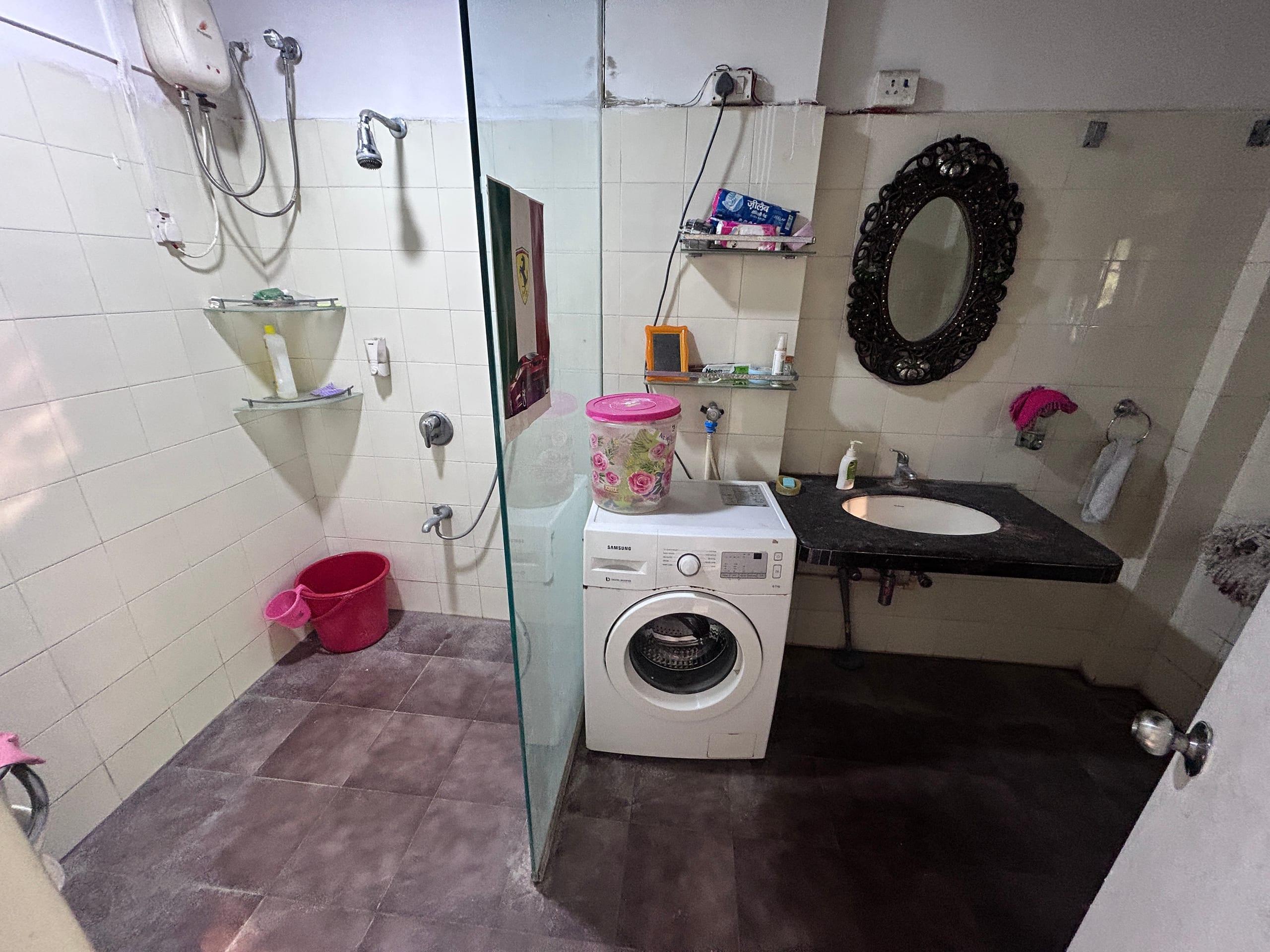 2 BHK Flat for Sale With Balcony in Goregaon East