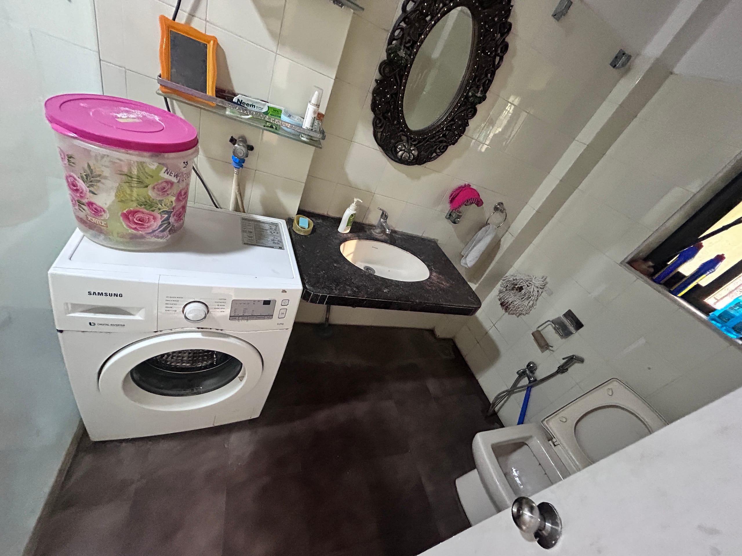 2 BHK Flat for Sale With Balcony in Goregaon East