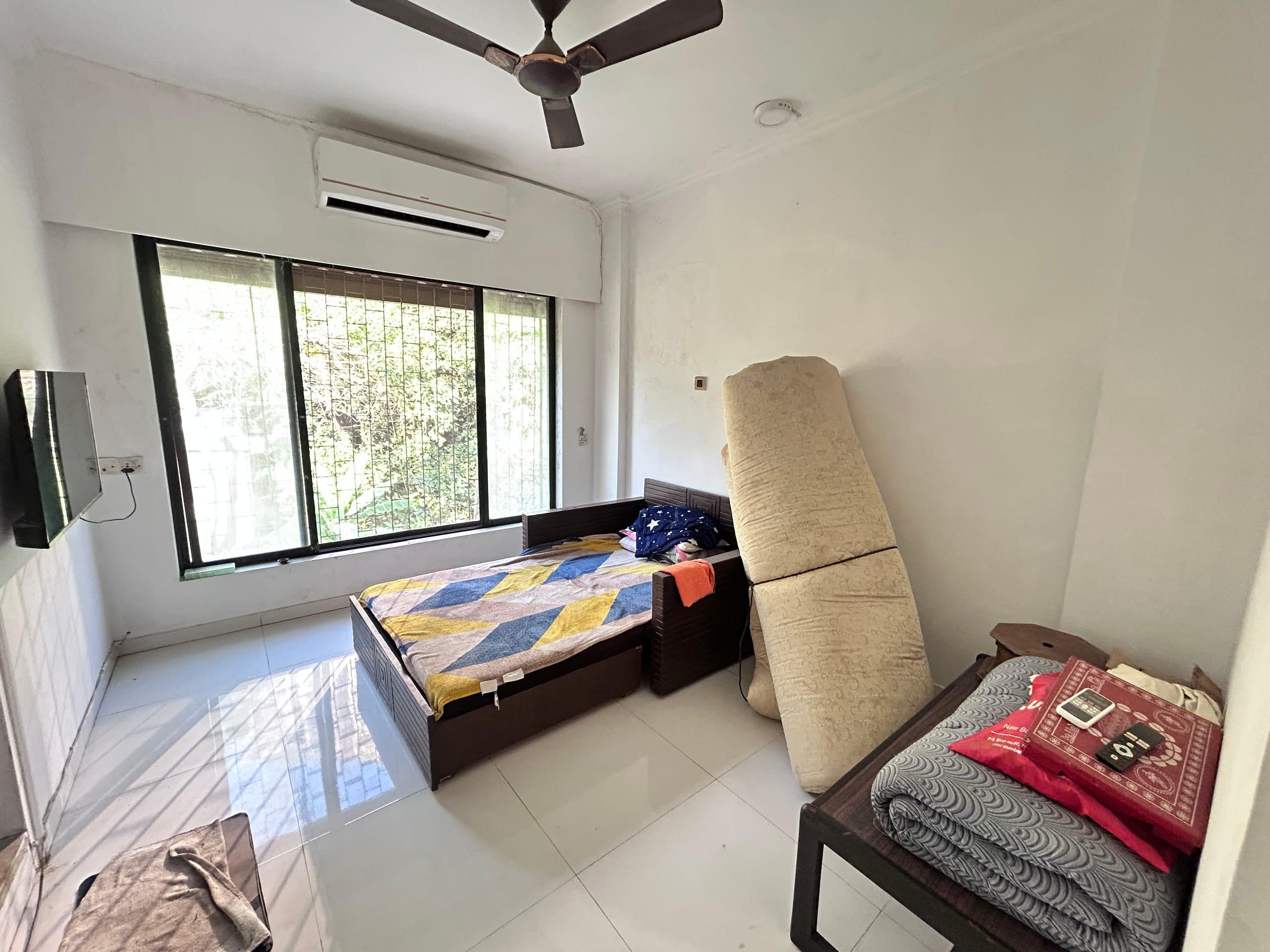 2 BHK Flat for Sale With Balcony in Goregaon East