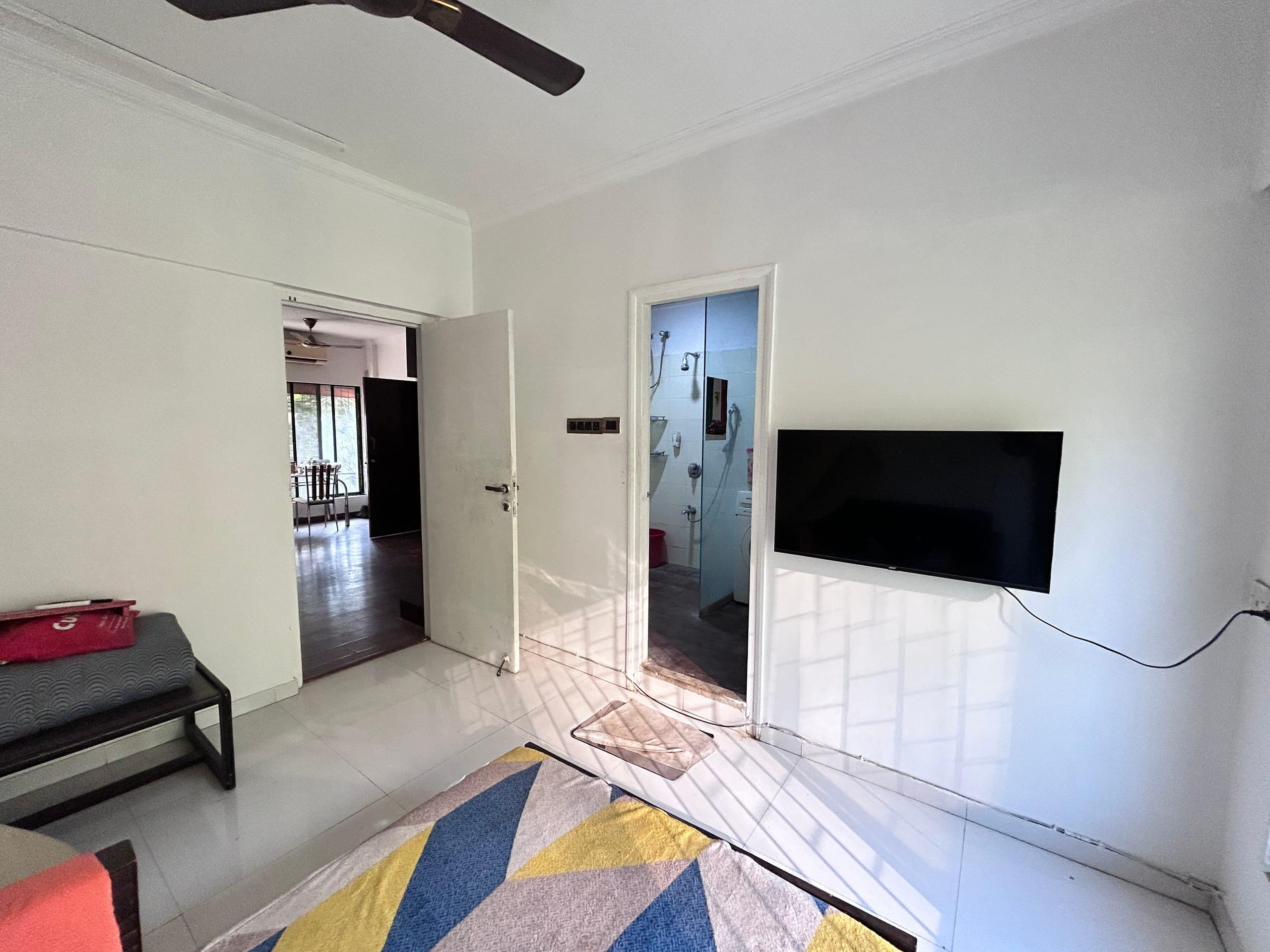 2 BHK Flat for Sale With Balcony in Goregaon East