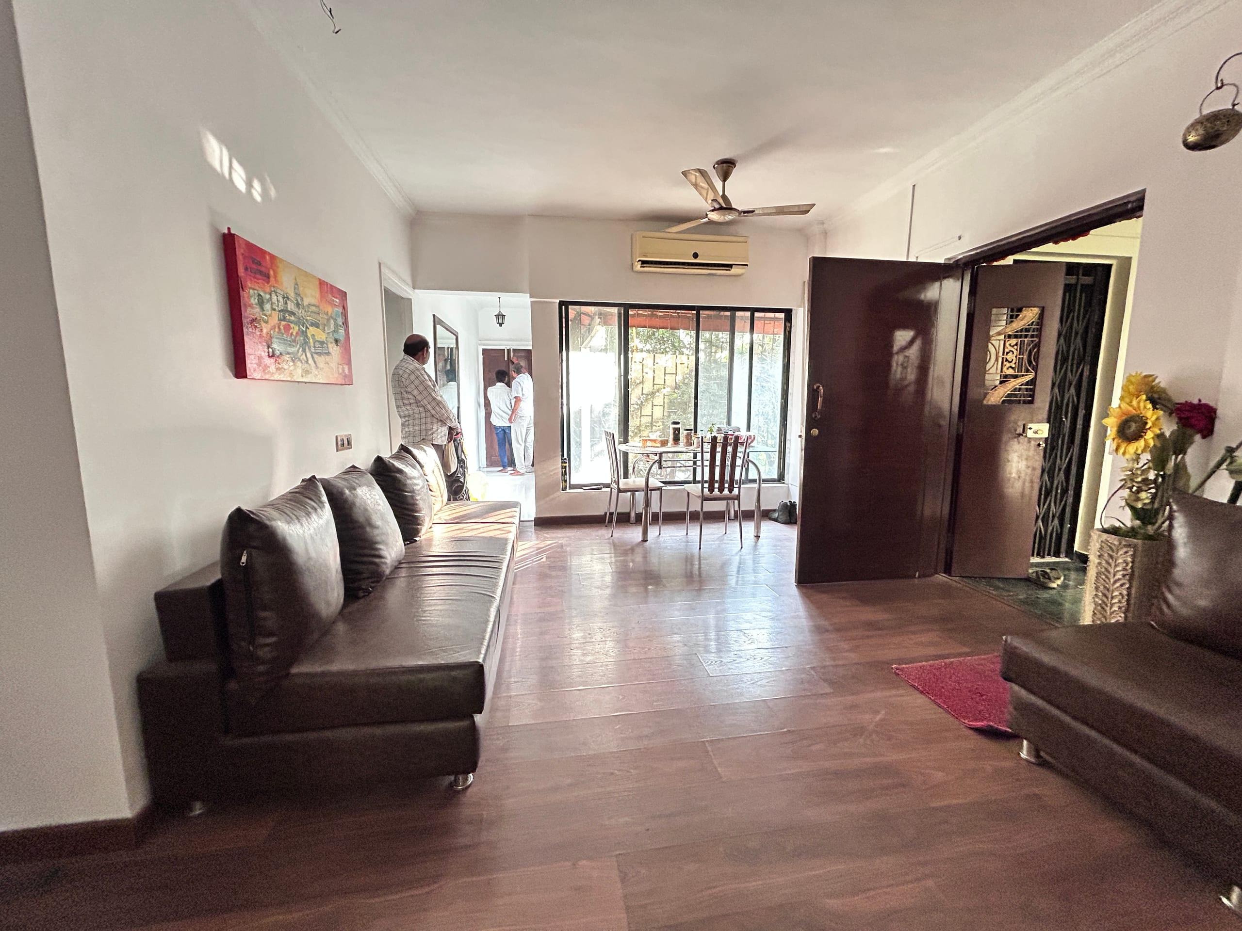 2 BHK Flat for Sale With Balcony in Goregaon East